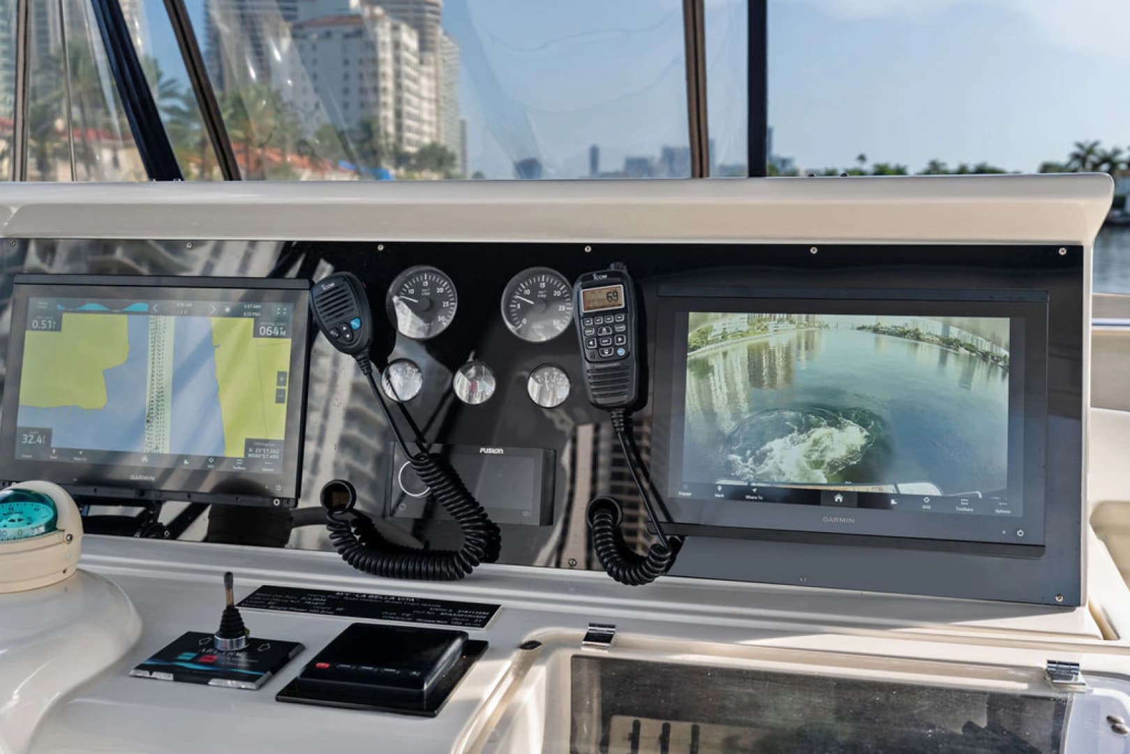 2006 Ferretti Yachts 830 photo 30