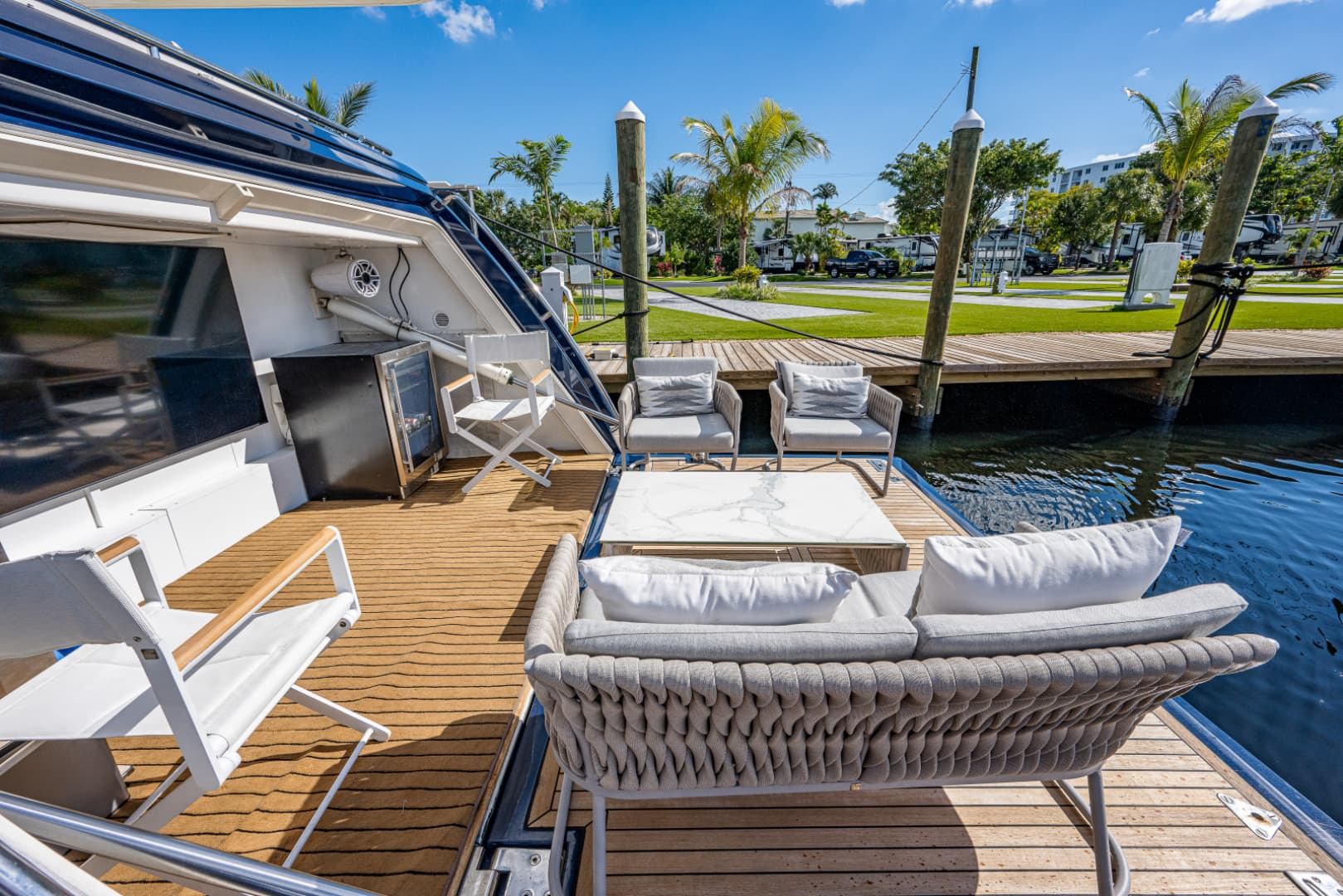 2006 Ferretti Yachts 830 photo 11