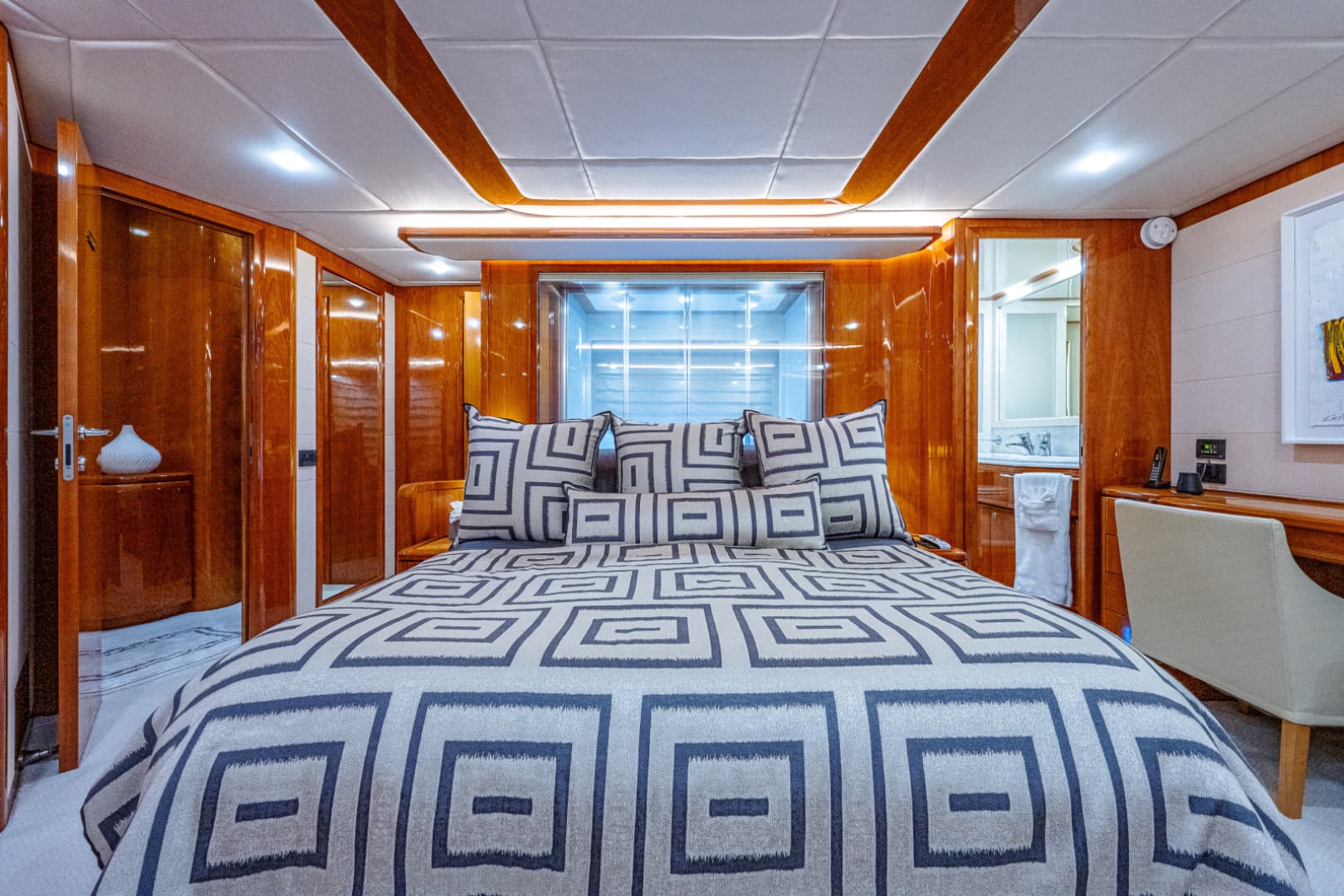 2006 Ferretti Yachts 830 photo 53