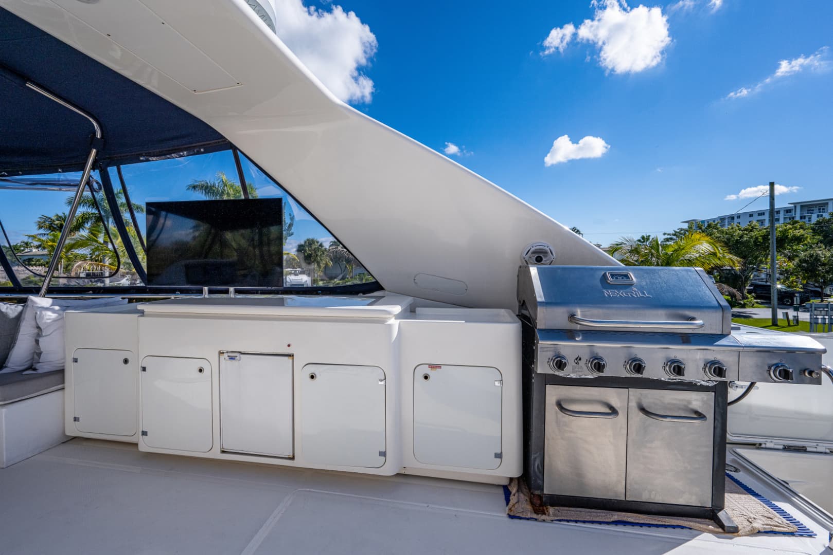 2006 Ferretti Yachts 830 photo 24