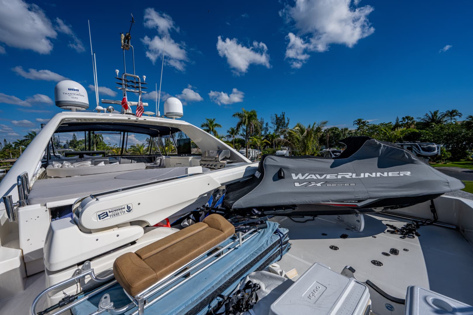 2006 Ferretti Yachts 830 photo 18