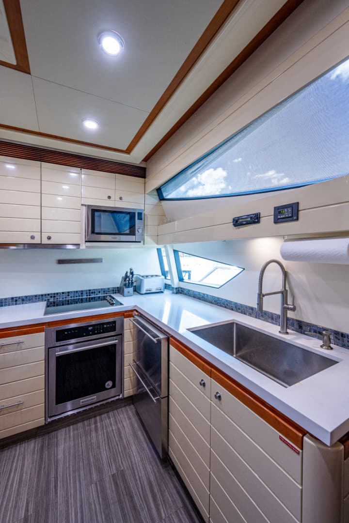 2006 Ferretti Yachts 830 photo 43
