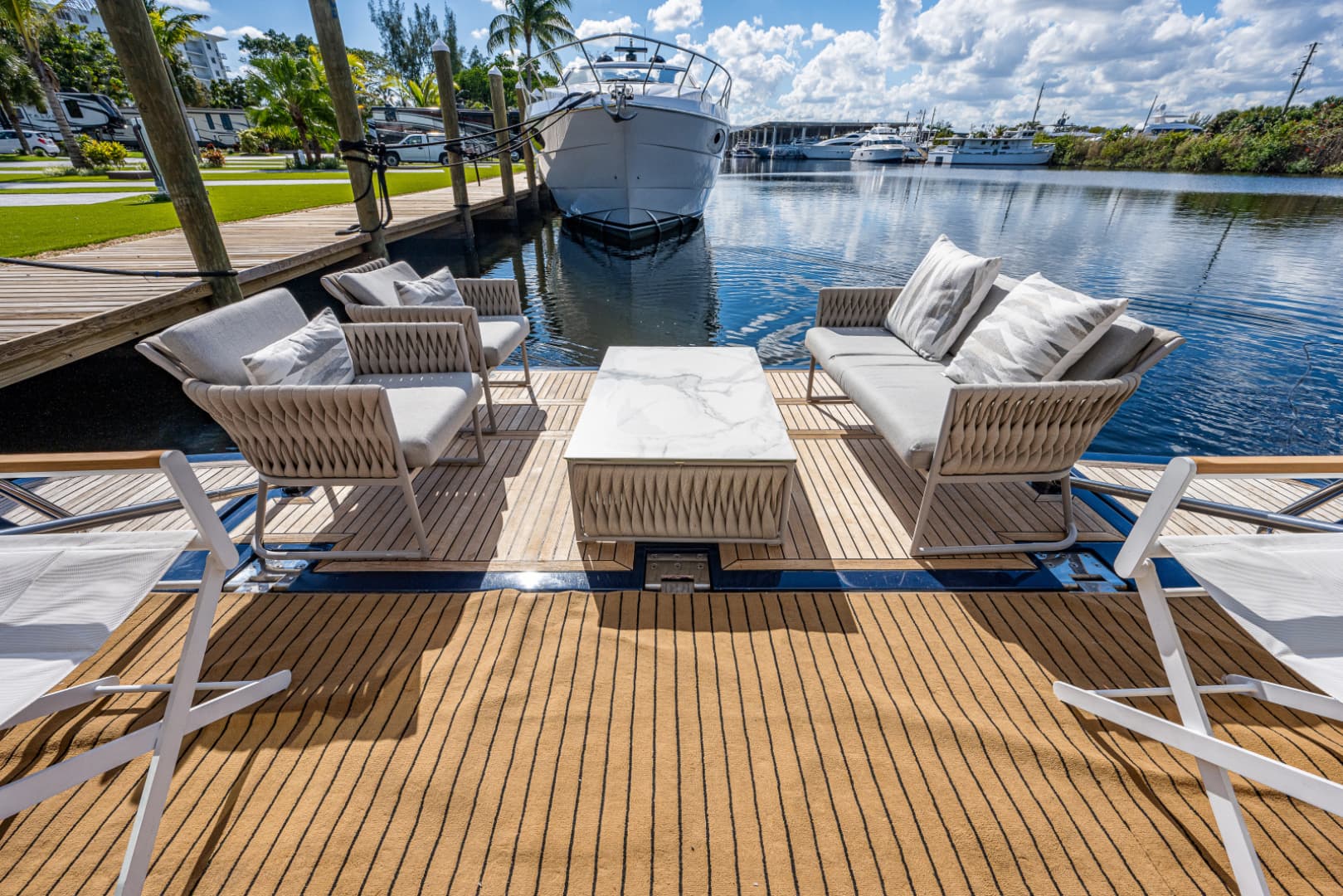 2006 Ferretti Yachts 830 photo 8