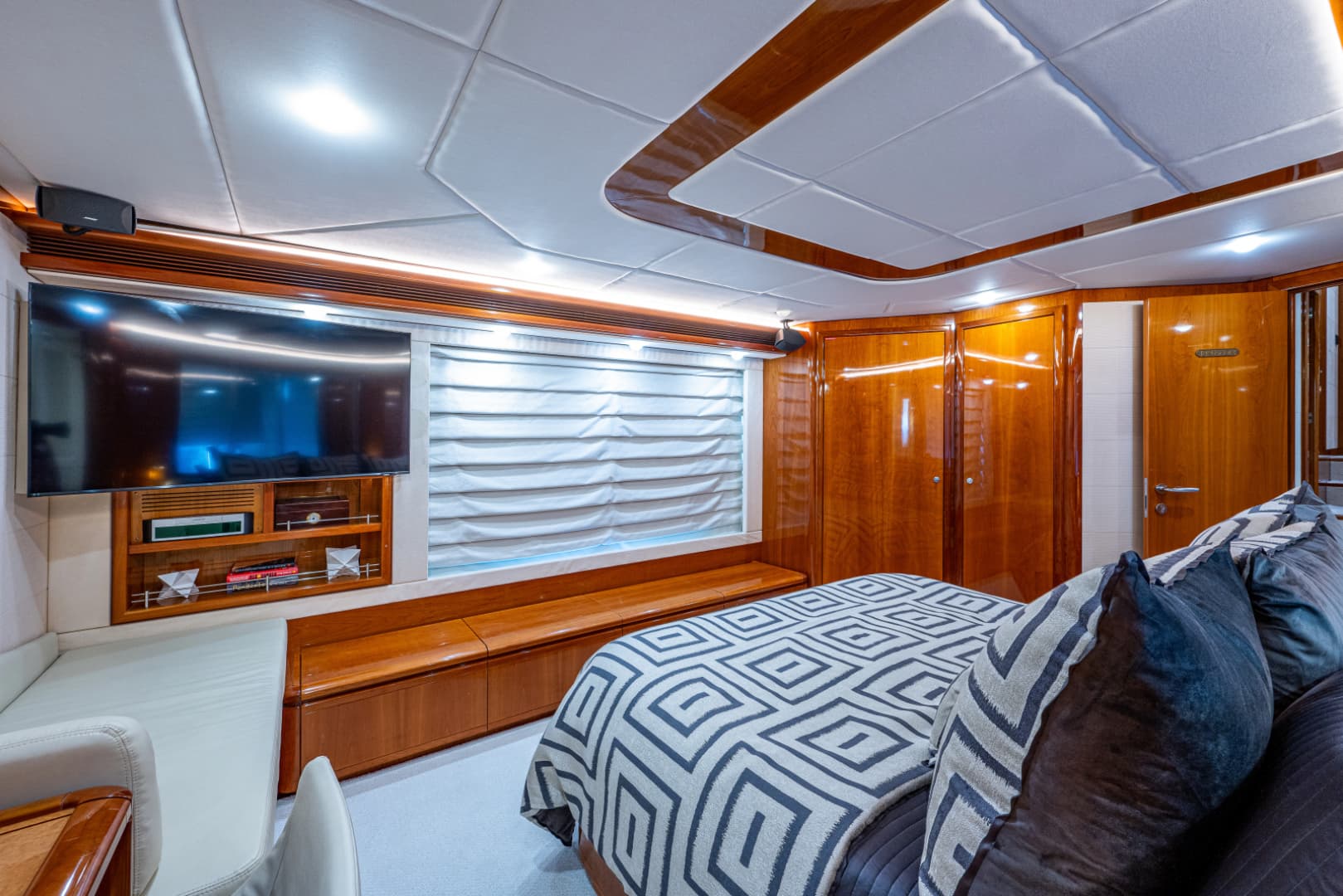 2006 Ferretti Yachts 830 photo 49