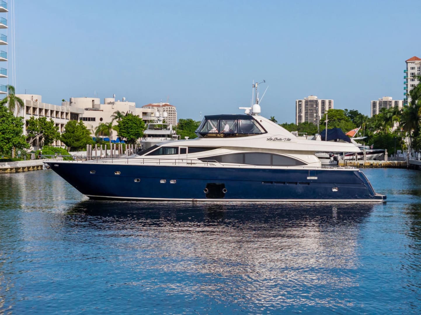 2006 Ferretti Yachts 830 photo 4