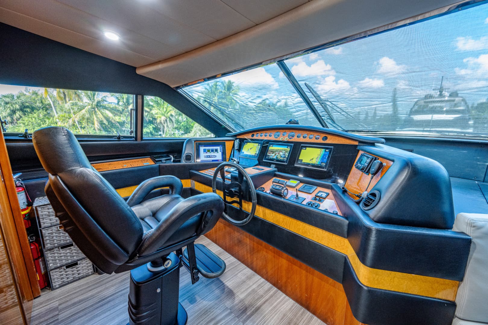 2006 Ferretti Yachts 830 photo 44