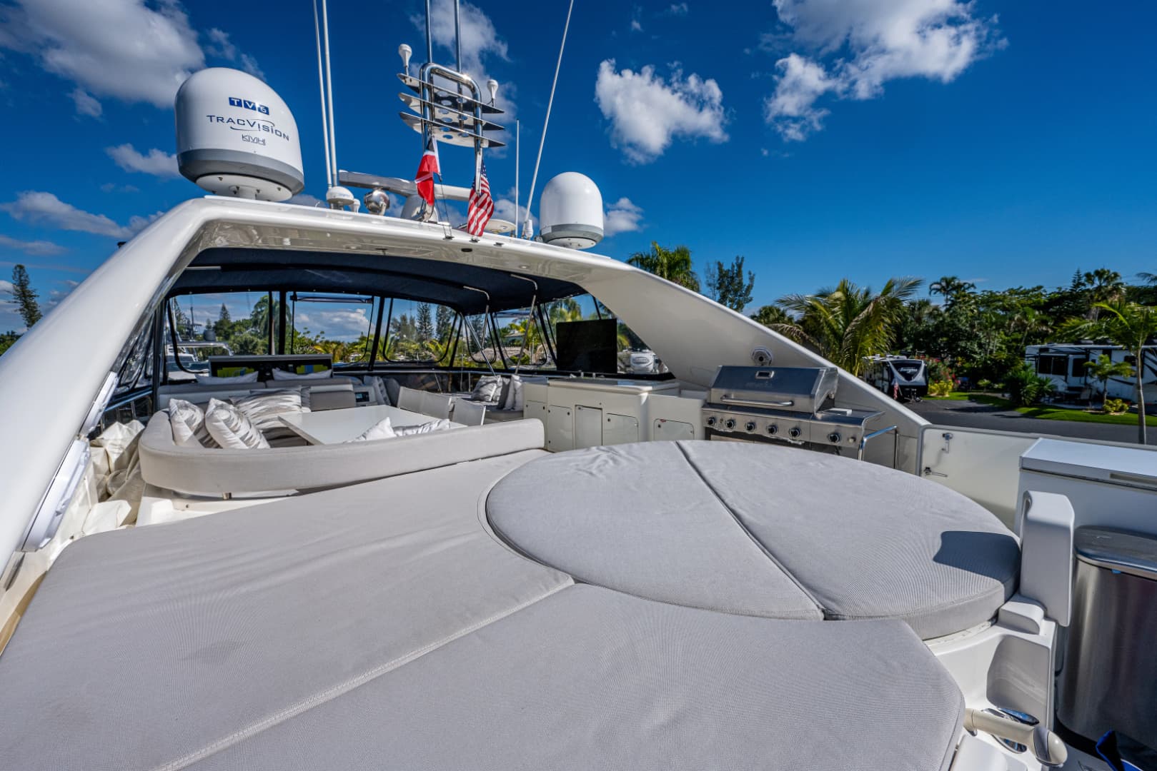 2006 Ferretti Yachts 830 photo 19