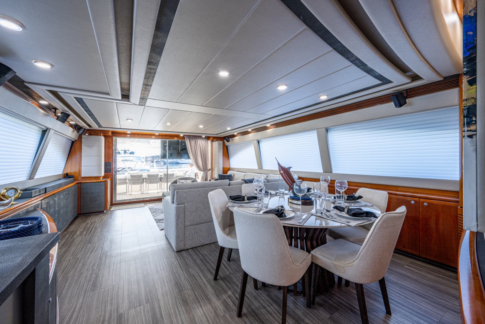 2006 Ferretti Yachts 830 photo 34