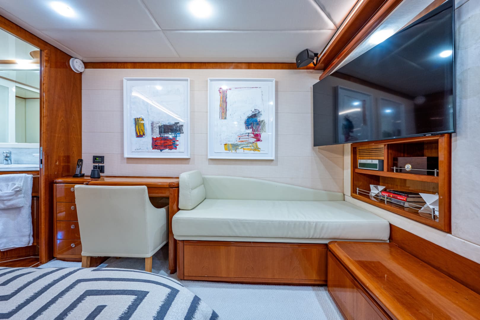 2006 Ferretti Yachts 830 photo 50