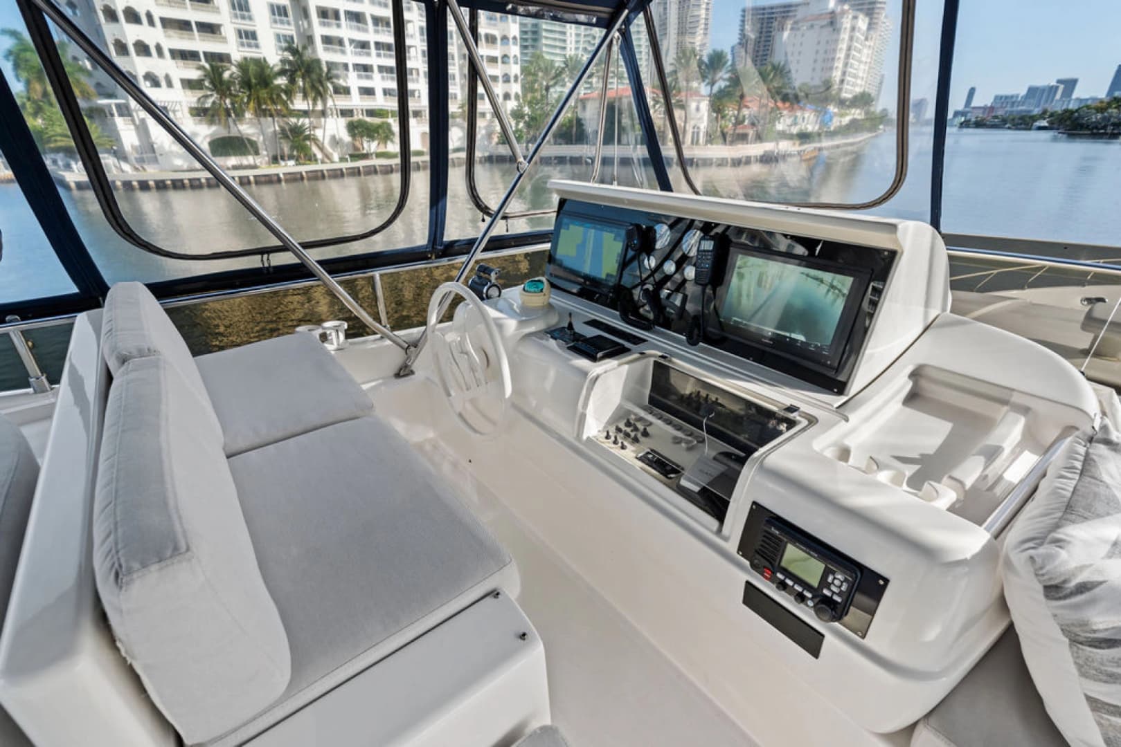 2006 Ferretti Yachts 830 photo 29