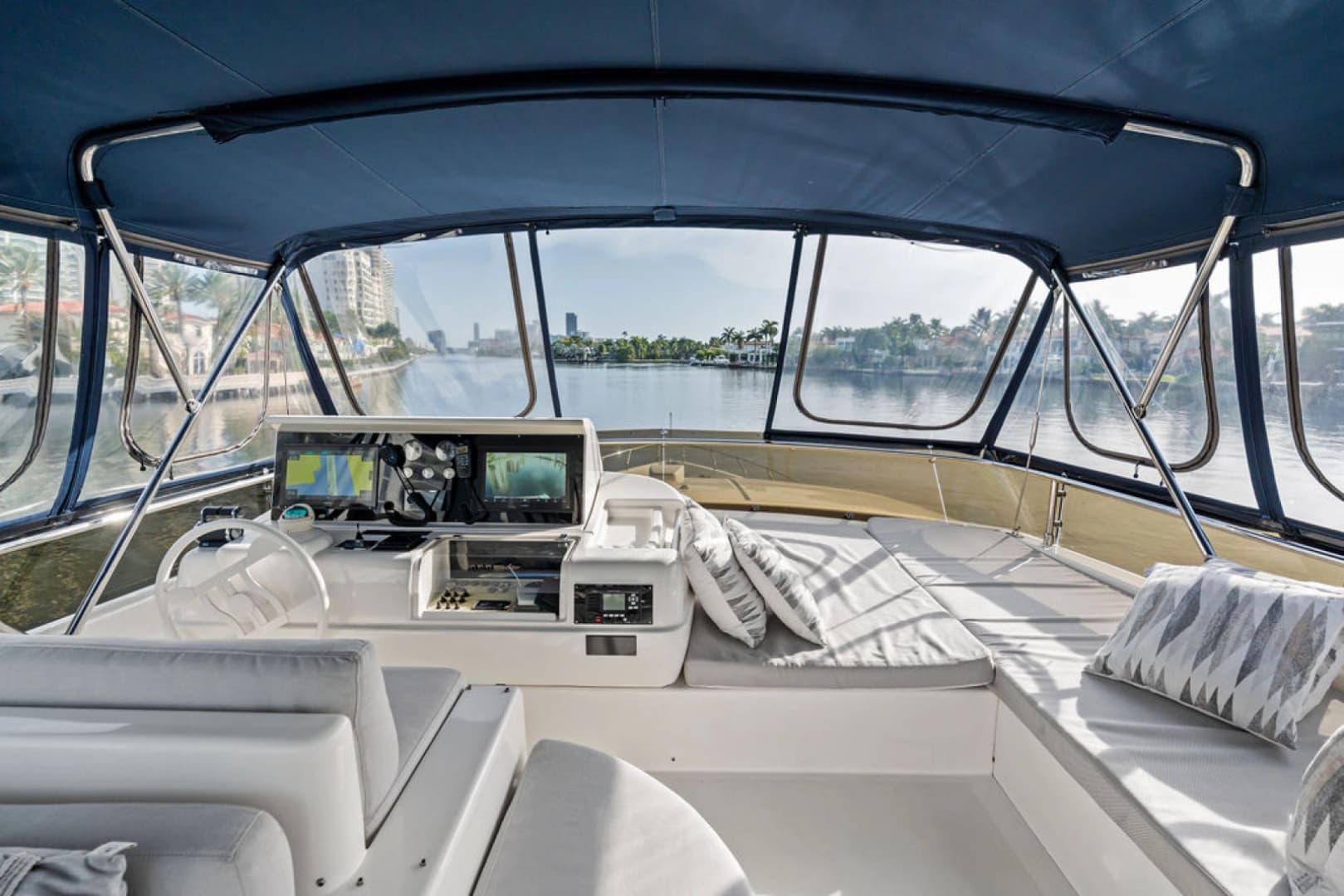2006 Ferretti Yachts 830 photo 27