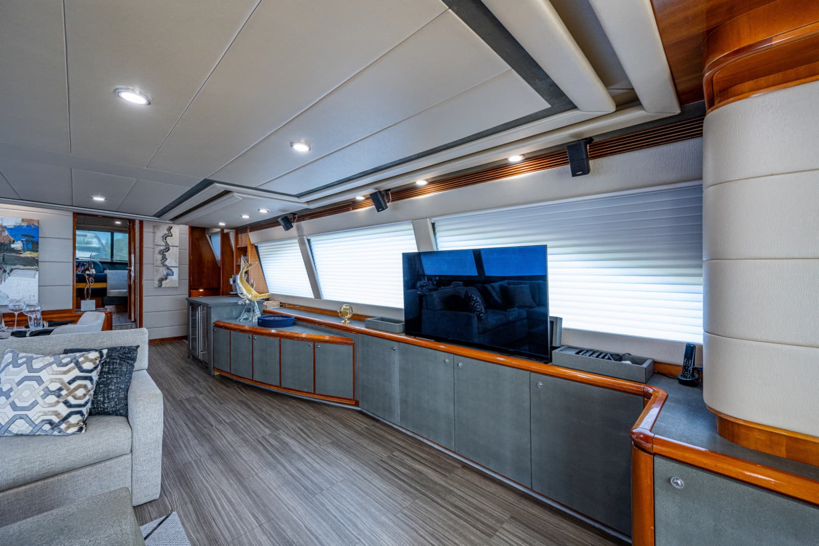 2006 Ferretti Yachts 830 photo 40