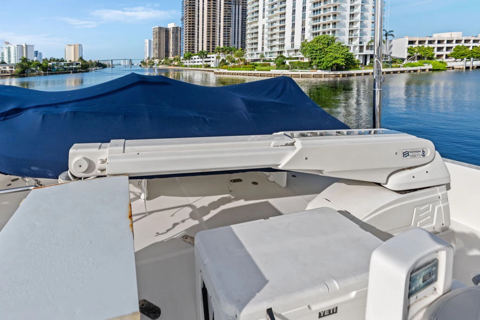 2006 Ferretti Yachts 830 photo 20
