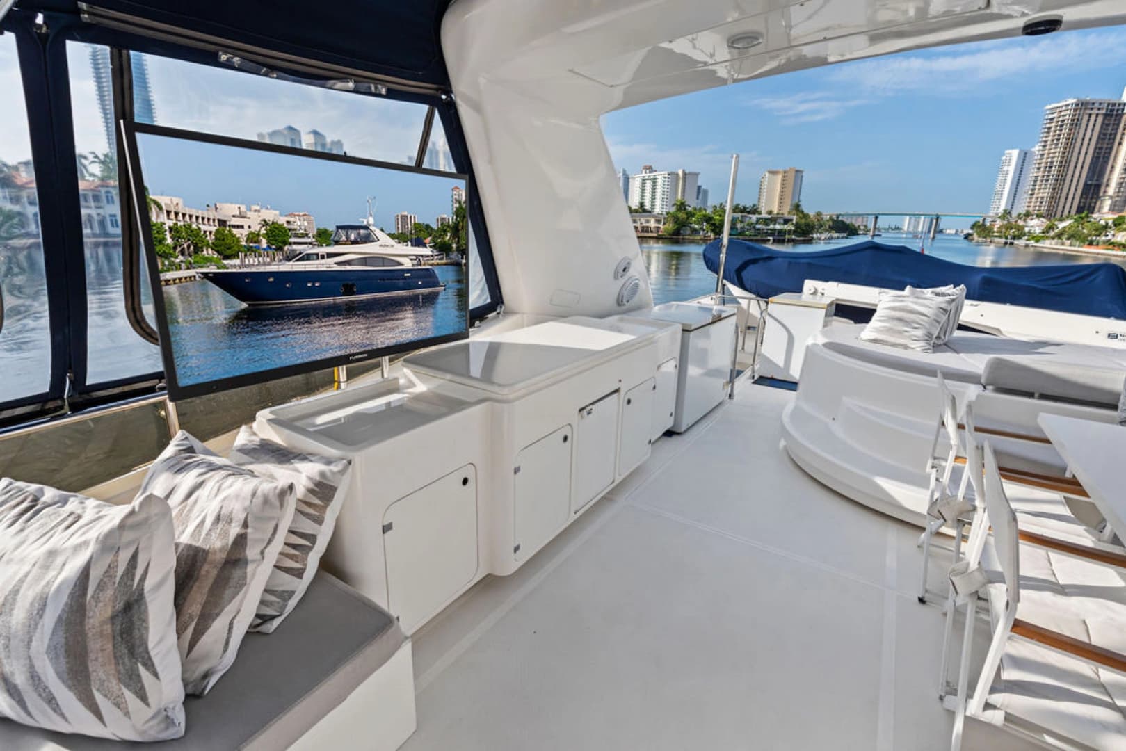 2006 Ferretti Yachts 830 photo 25