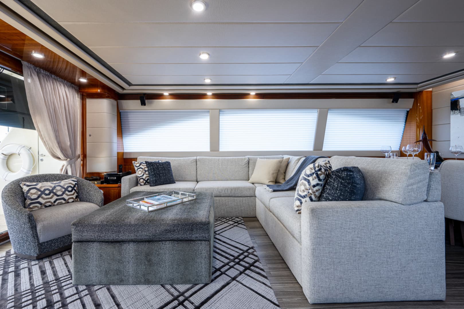 2006 Ferretti Yachts 830 photo 36