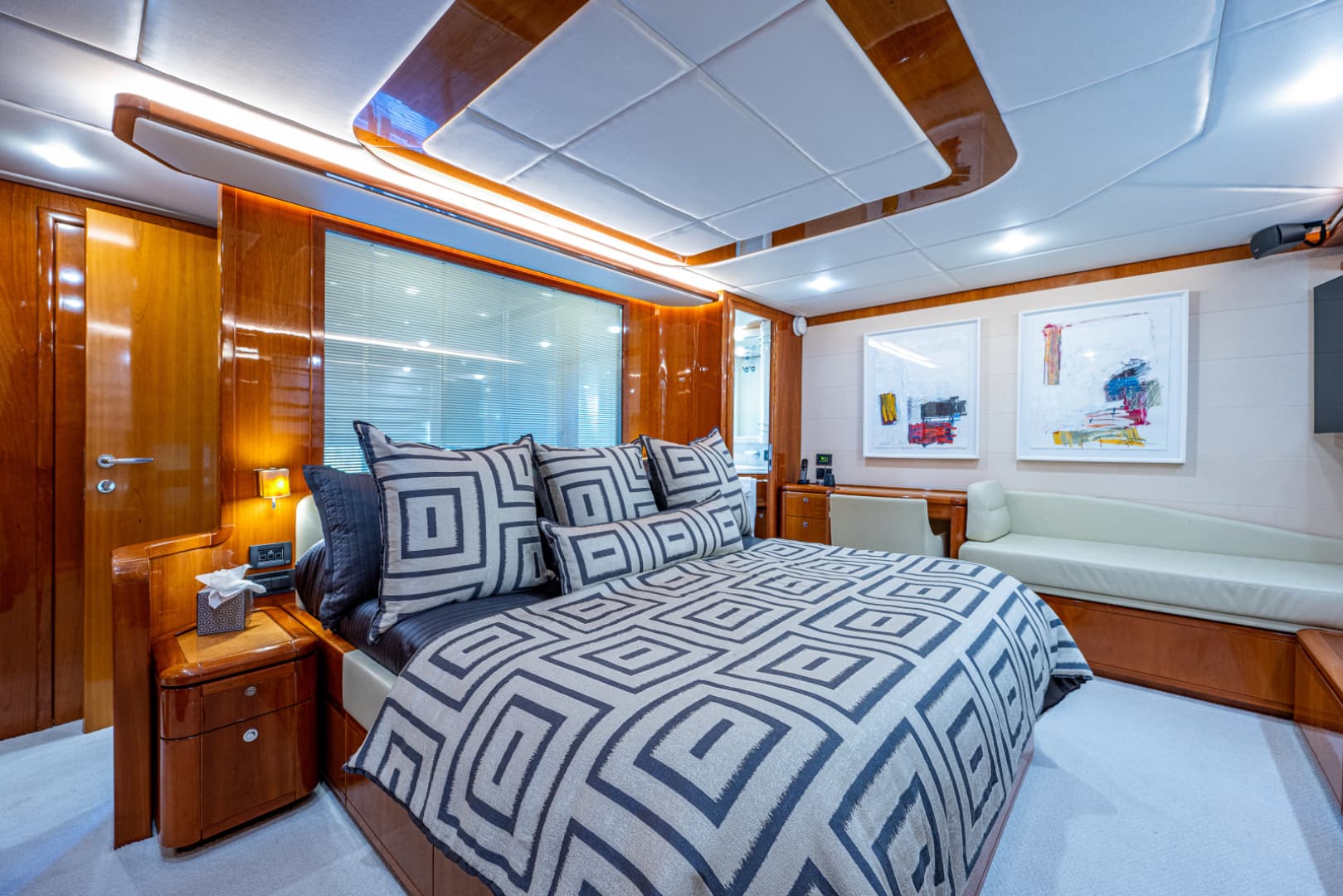 2006 Ferretti Yachts 830 photo 47