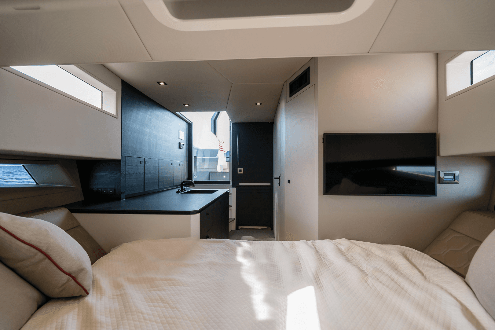 2023 Vanquish Yachts VQ45 Veloce Hardtop photo 36