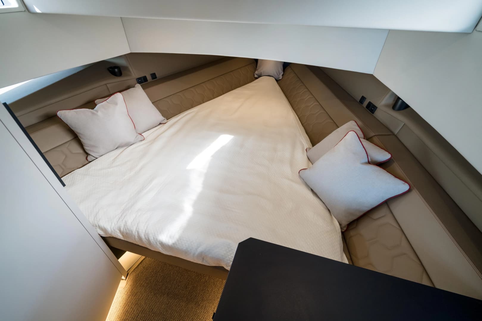 2023 Vanquish Yachts VQ45 Veloce Hardtop photo 34
