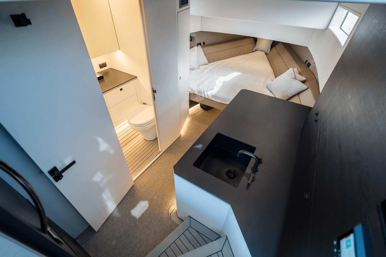 2023 Vanquish Yachts VQ45 Veloce Hardtop photo 32