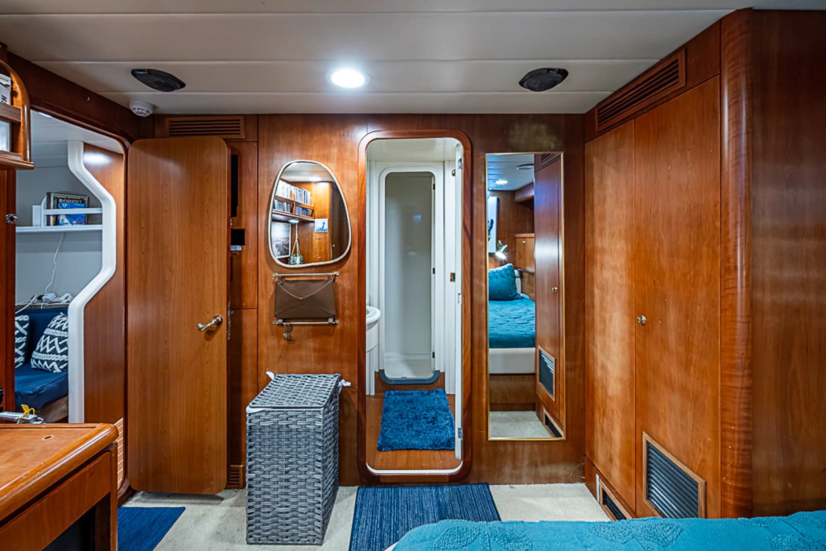 1994 Benetti Trideck photo 60