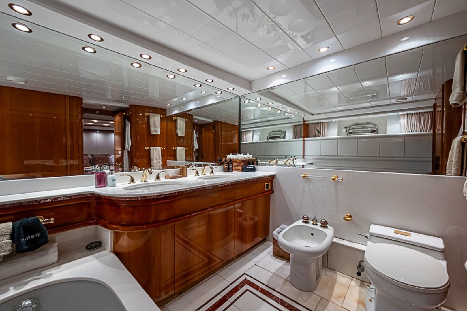 1994 Benetti Trideck photo 51