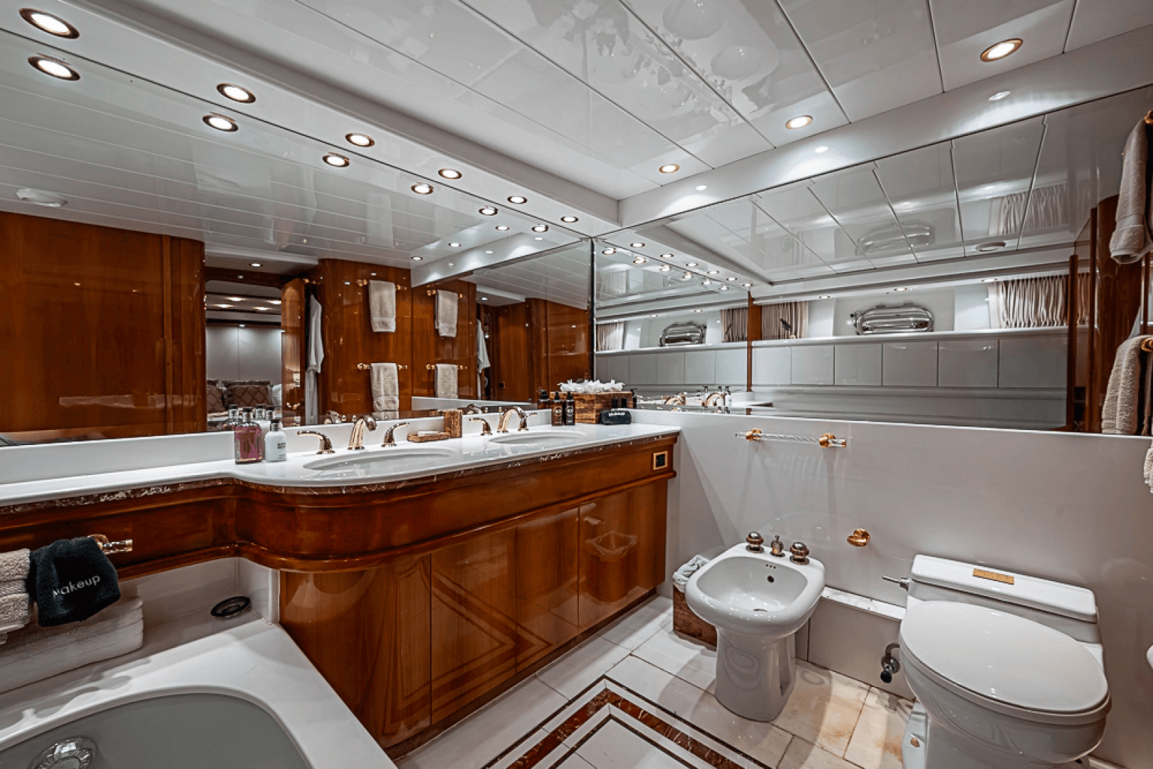 1994 Benetti Trideck photo 51