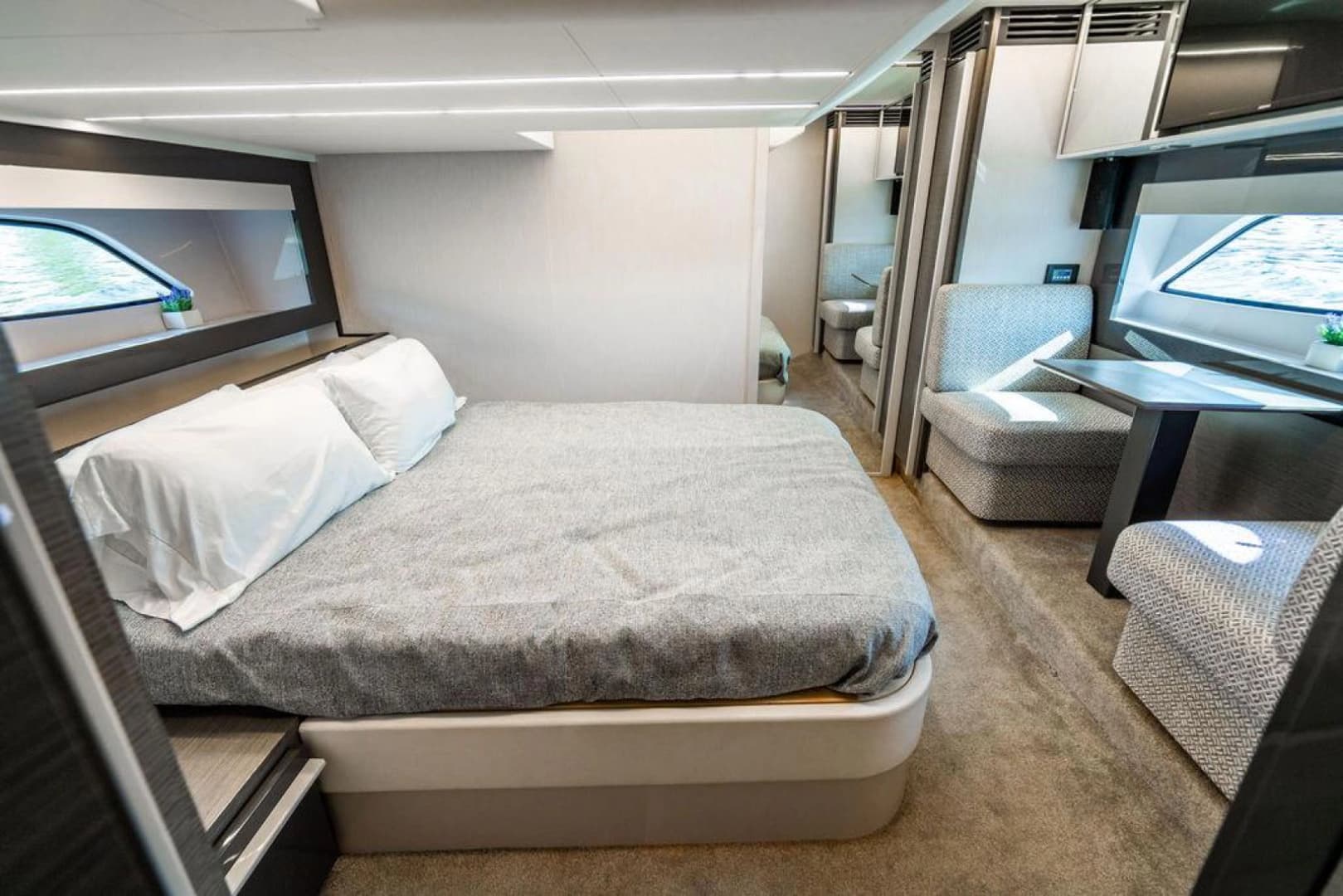 2018 Pershing 5x photo 36