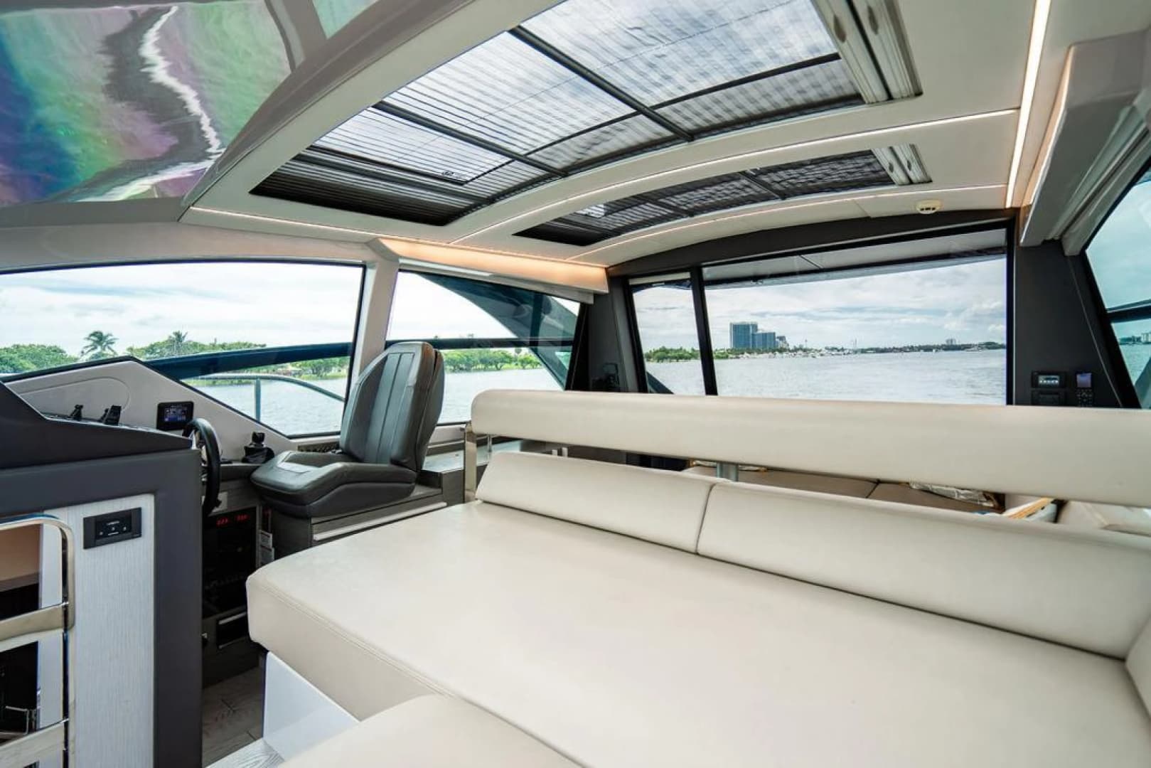 2018 Pershing 5x photo 15