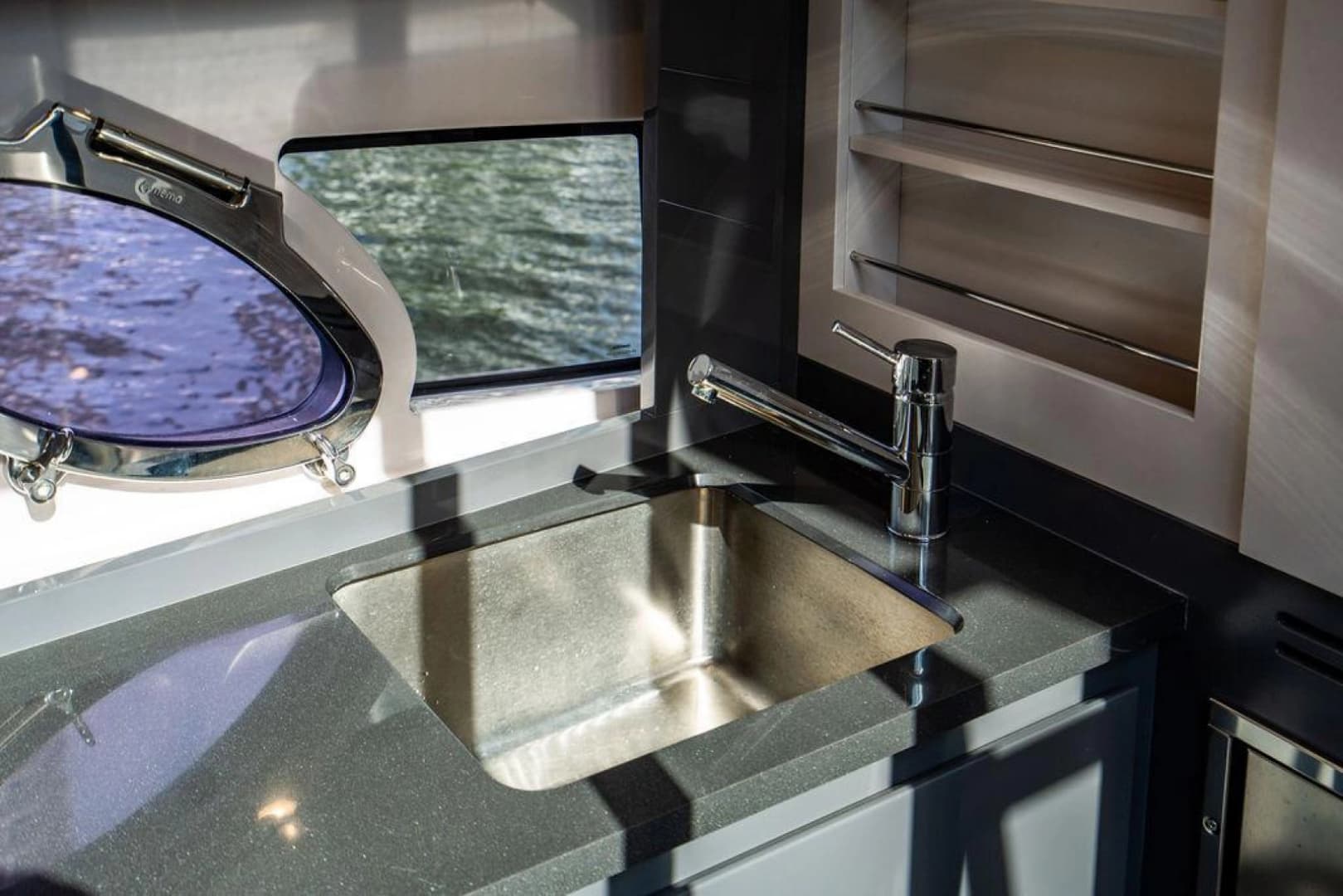2018 Pershing 5x photo 33