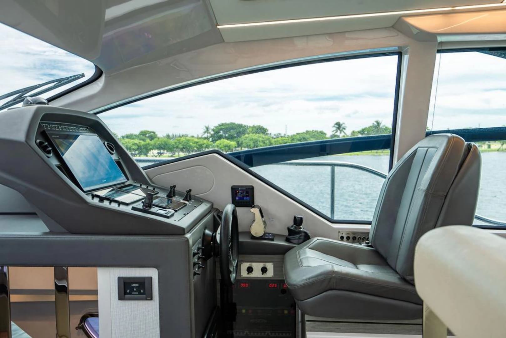 2018 Pershing 5x photo 17