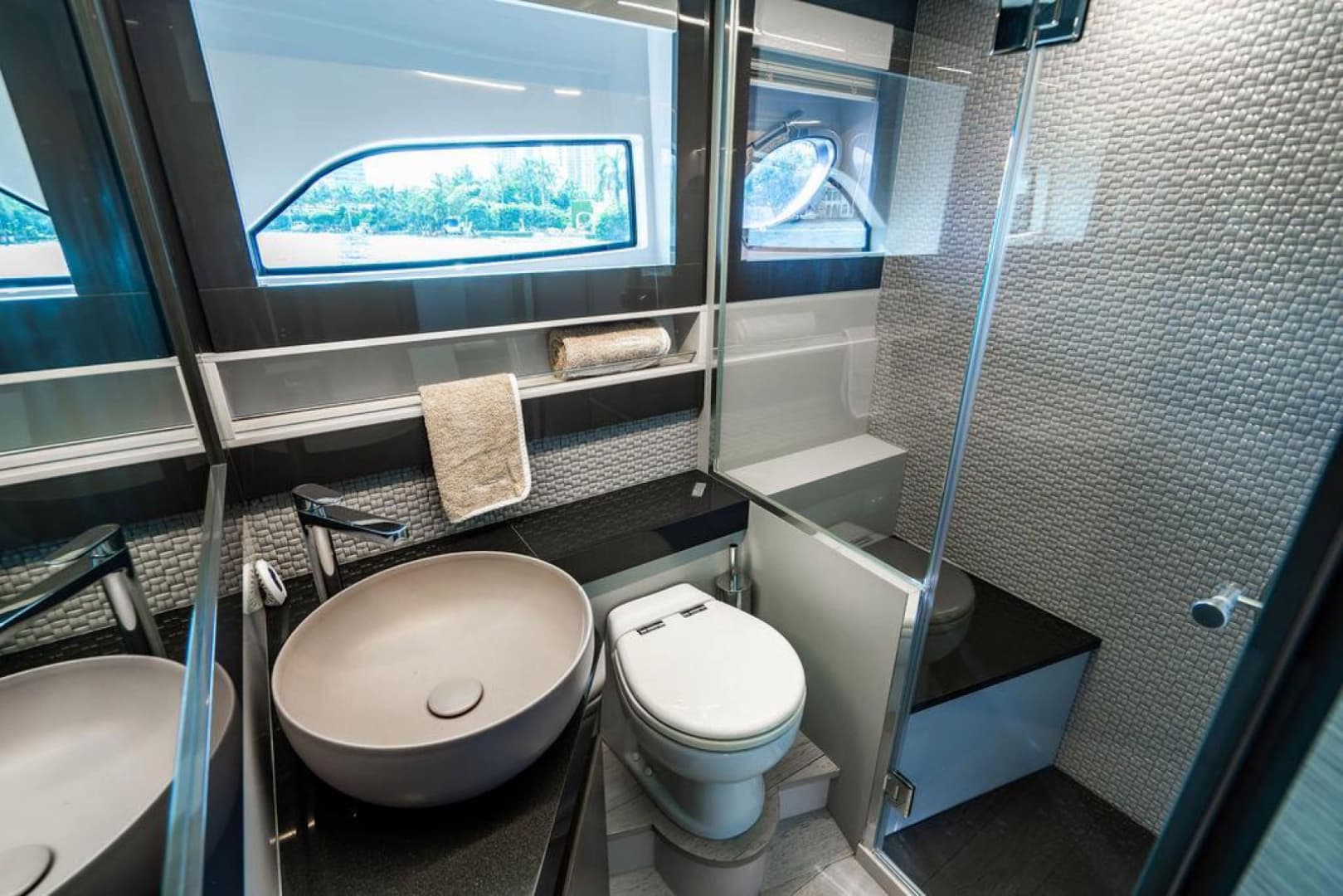 2018 Pershing 5x photo 48
