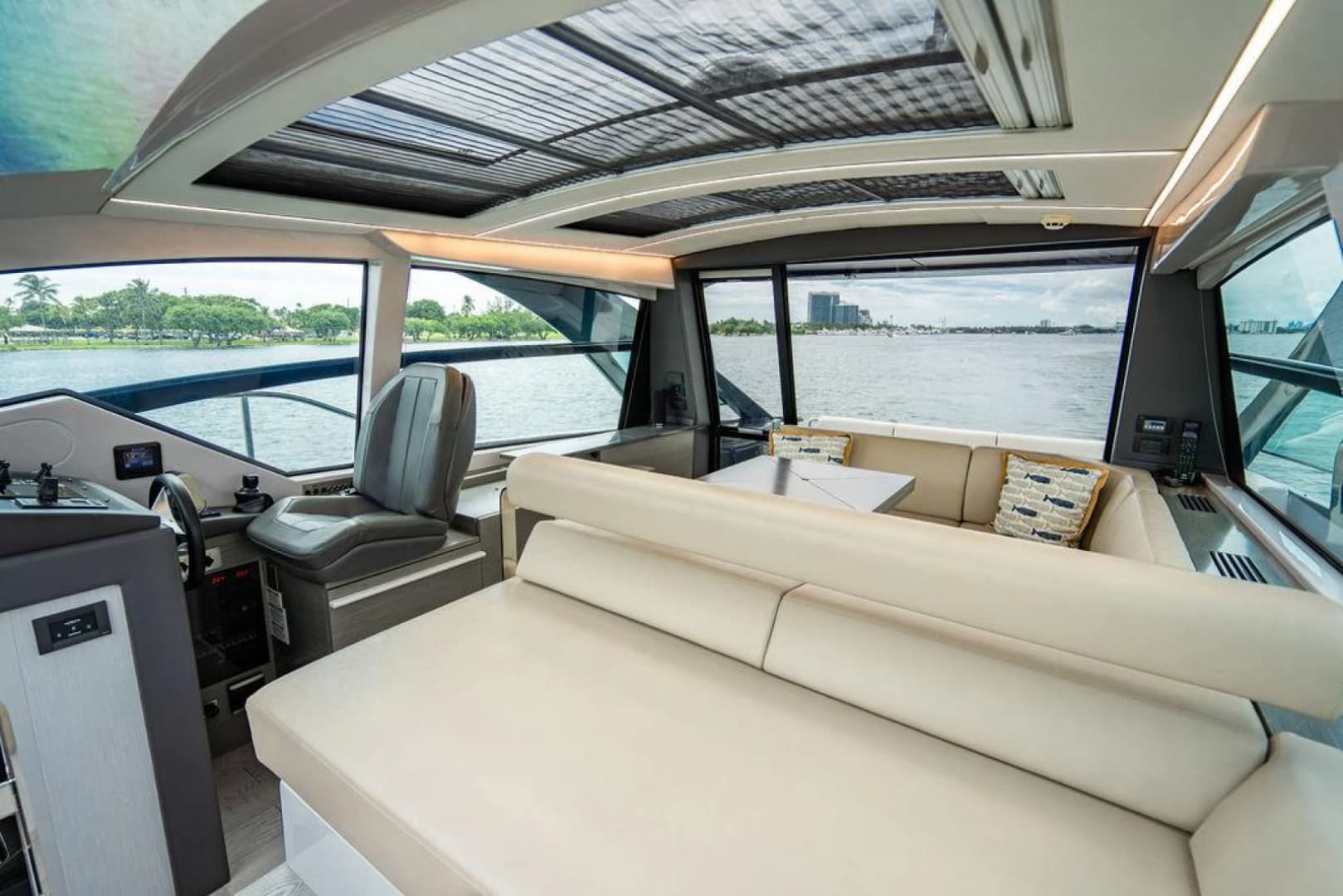 2018 Pershing 5x photo 16