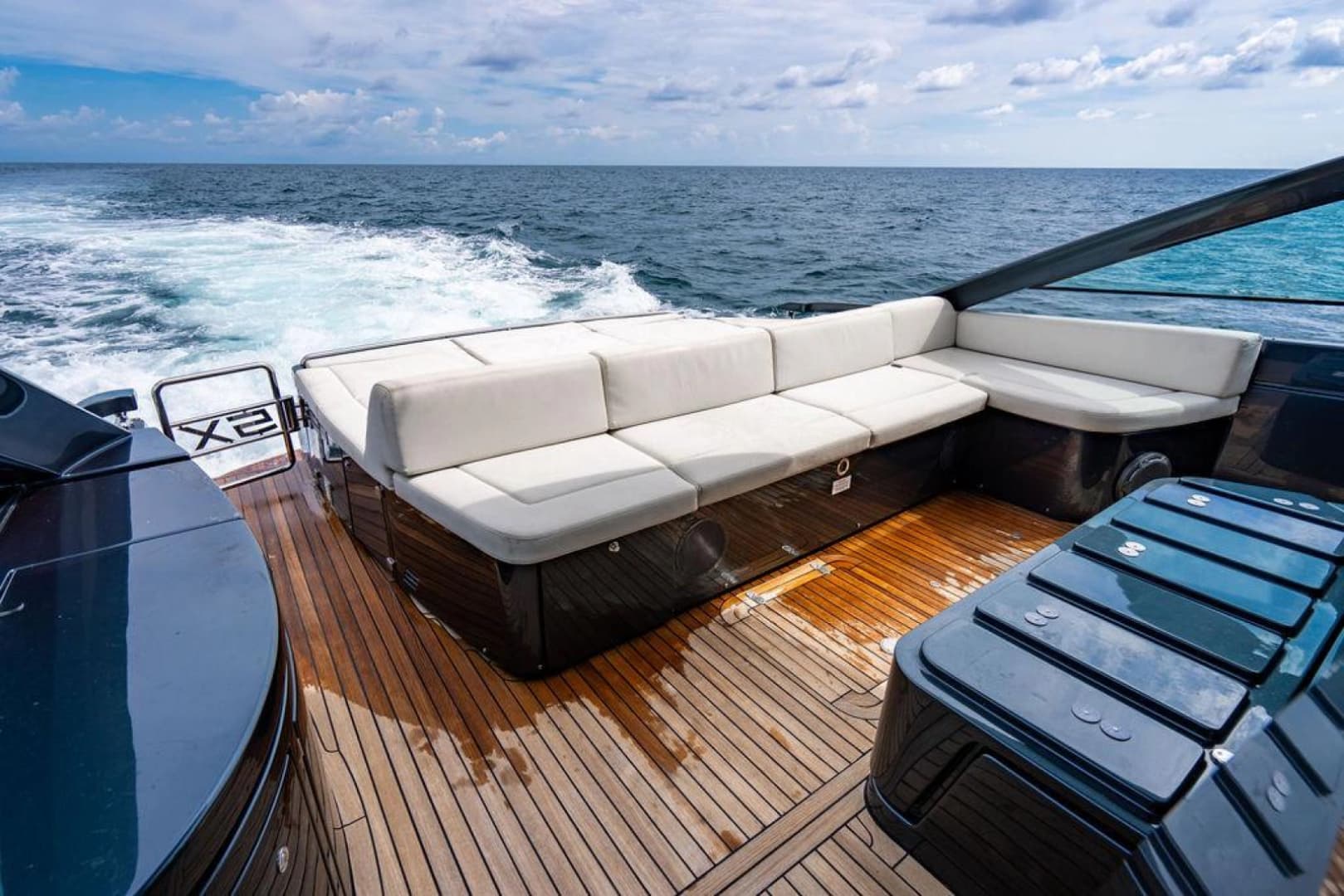 2018 Pershing 5x photo 8