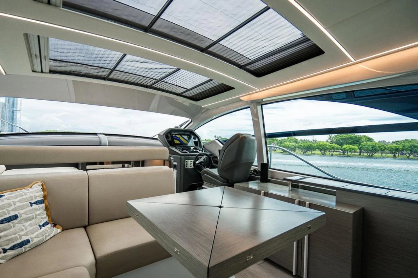 2018 Pershing 5x photo 13