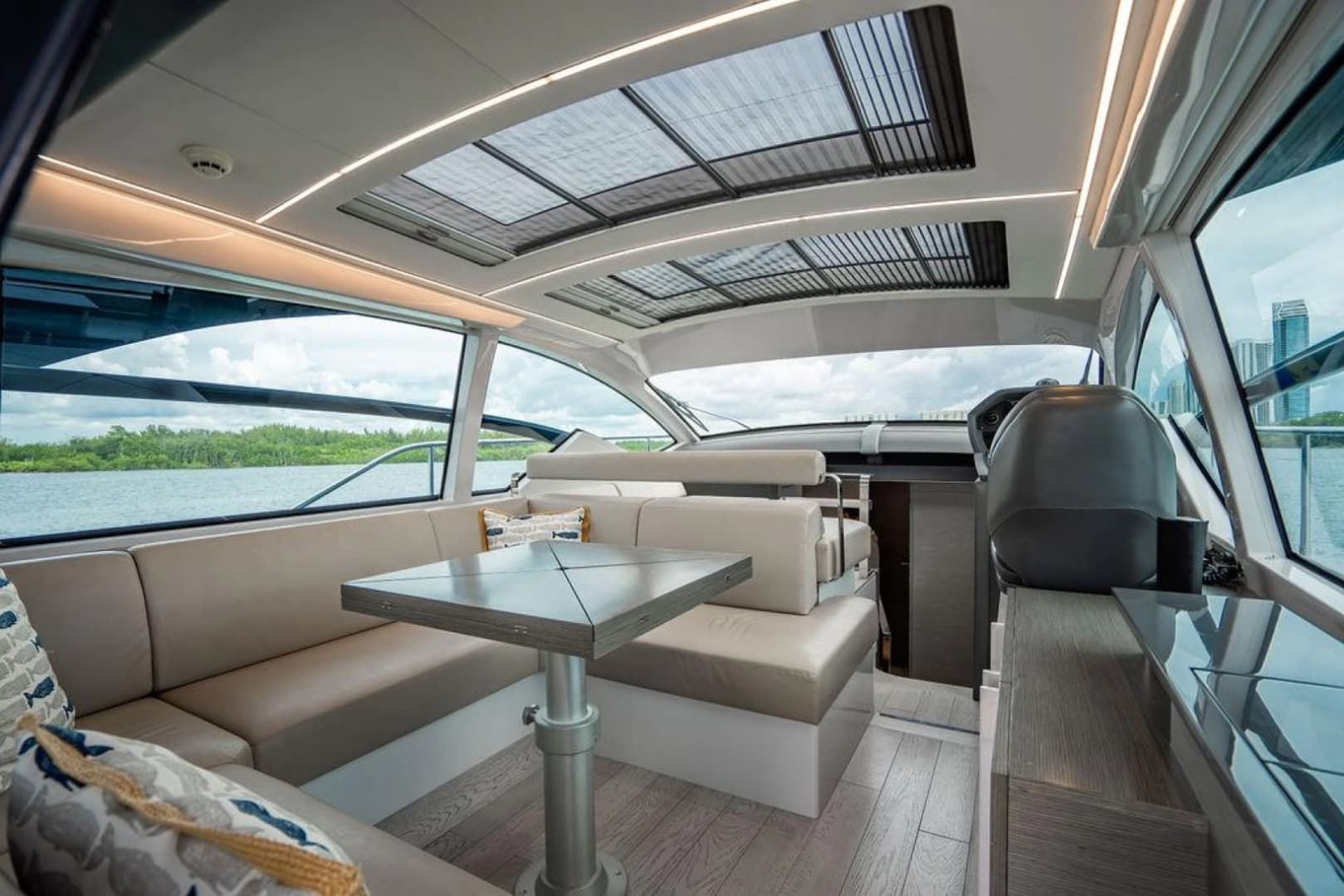 2018 Pershing 5x photo 12