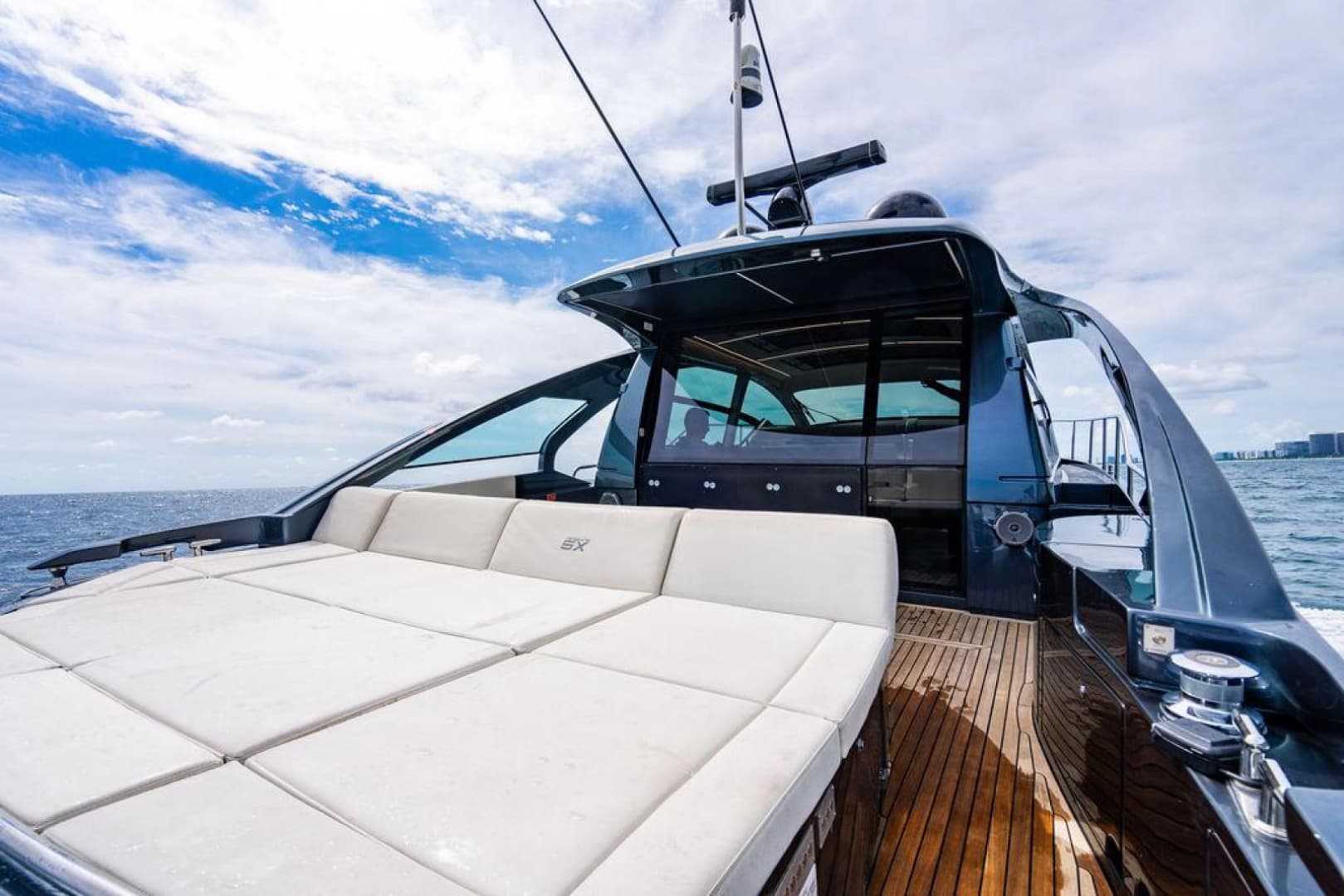 2018 Pershing 5x photo 10