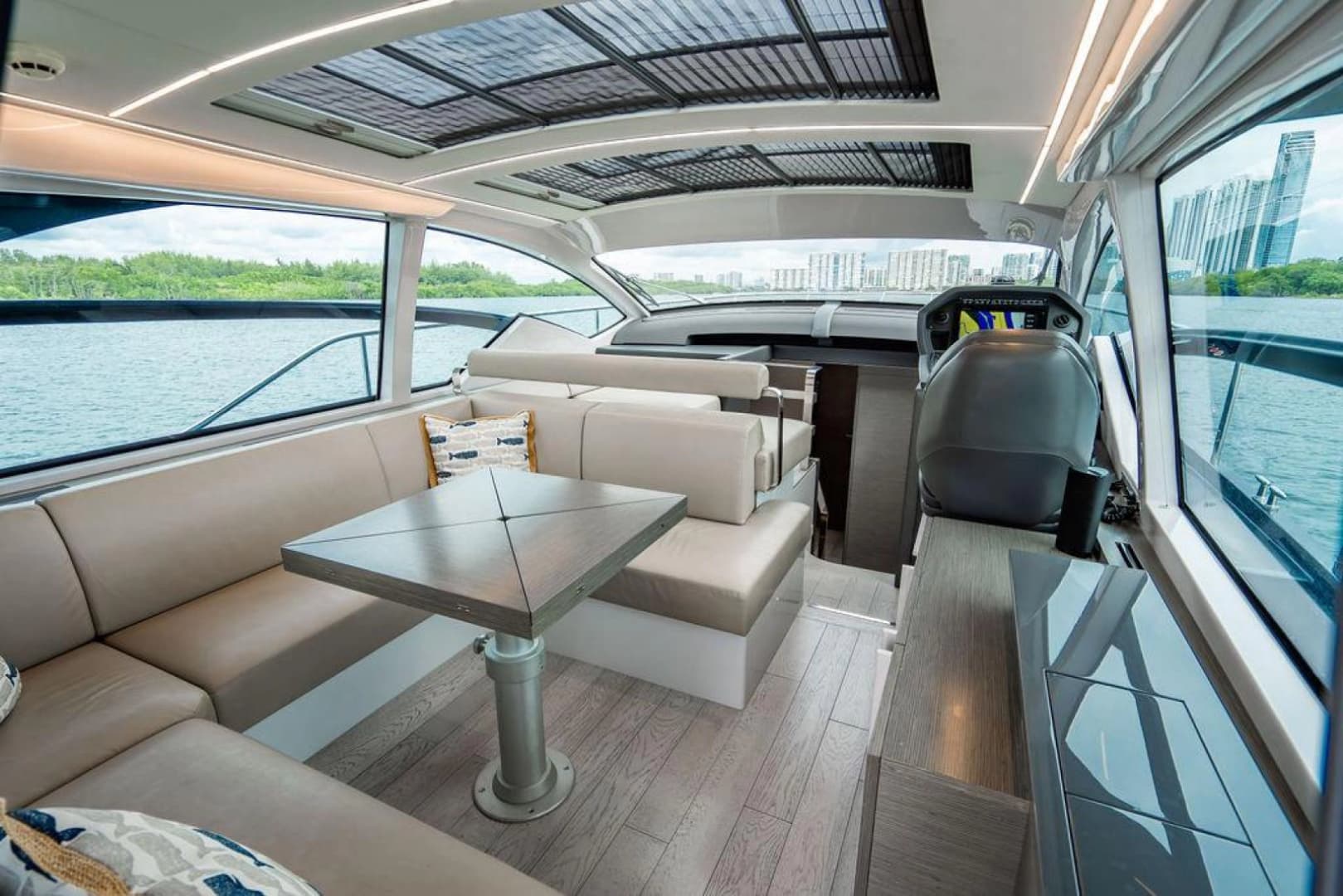 2018 Pershing 5x photo 11