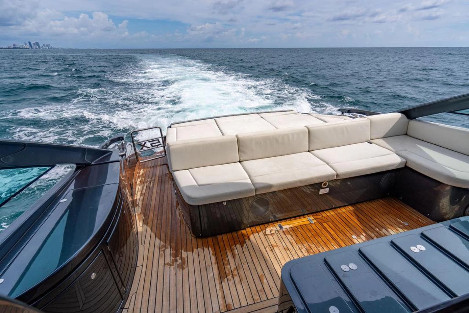 2018 Pershing 5x photo 9