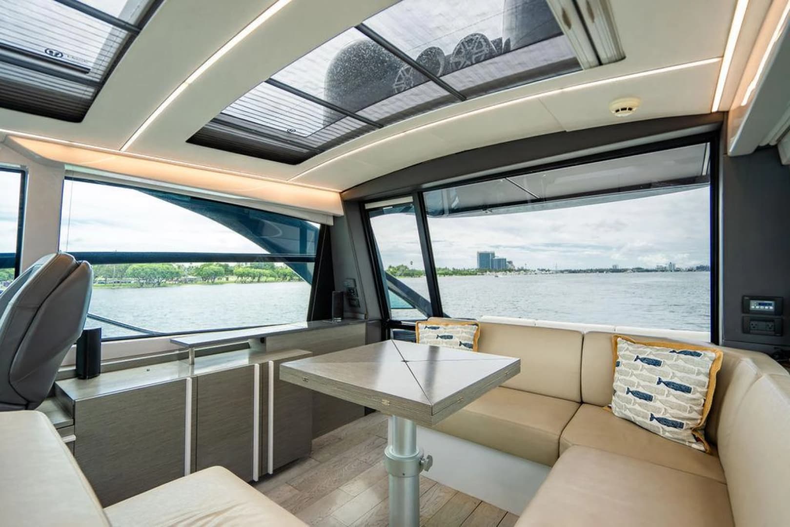 2018 Pershing 5x photo 14