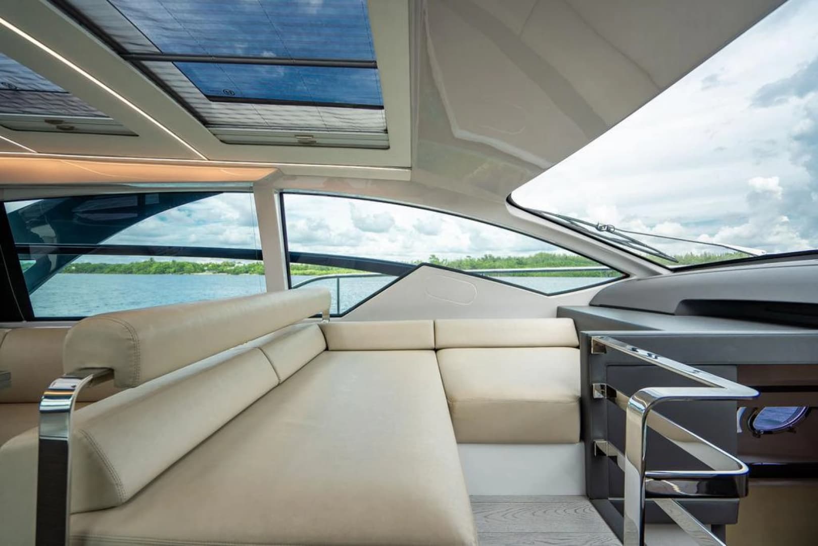 2018 Pershing 5x photo 25
