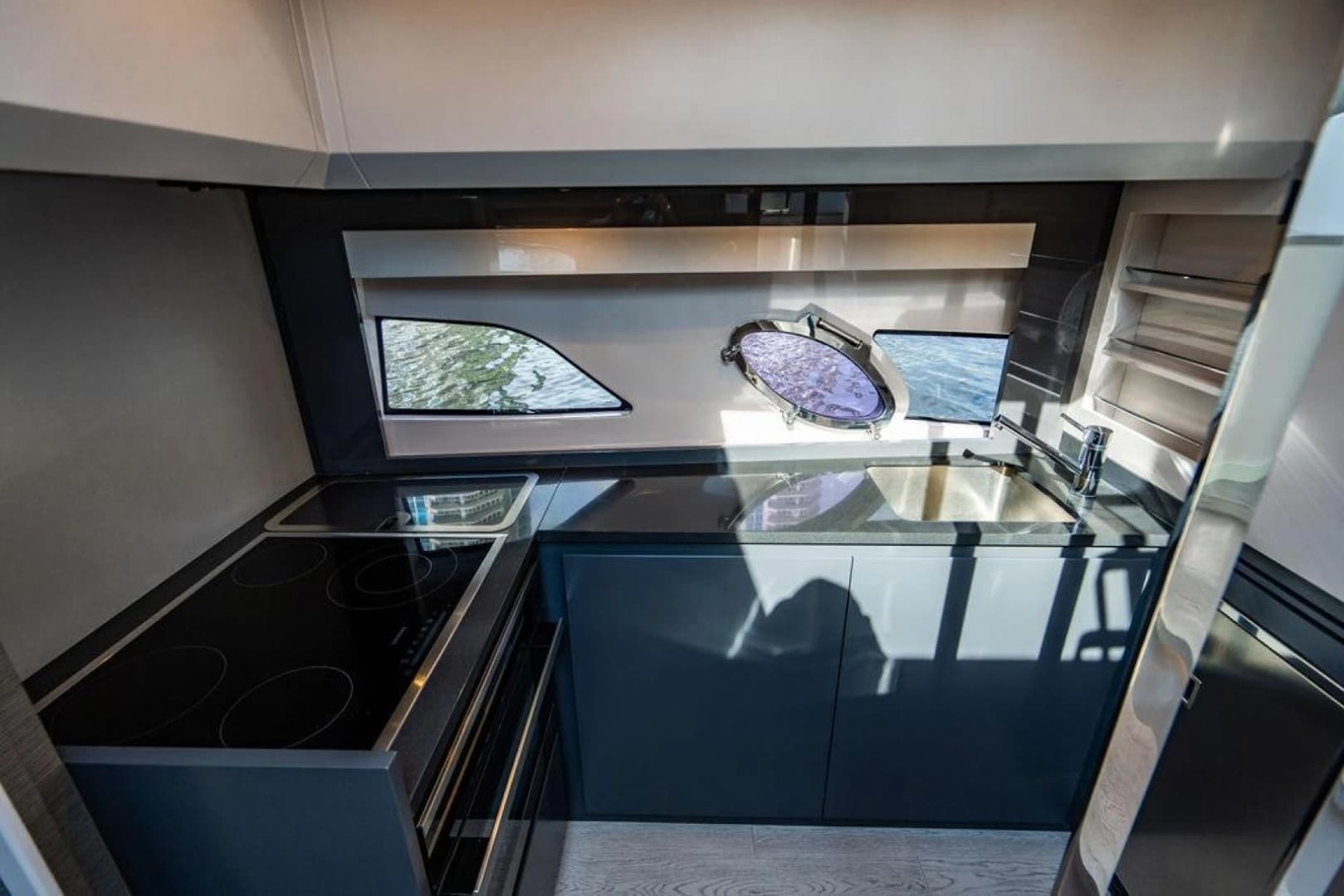 2018 Pershing 5x photo 34