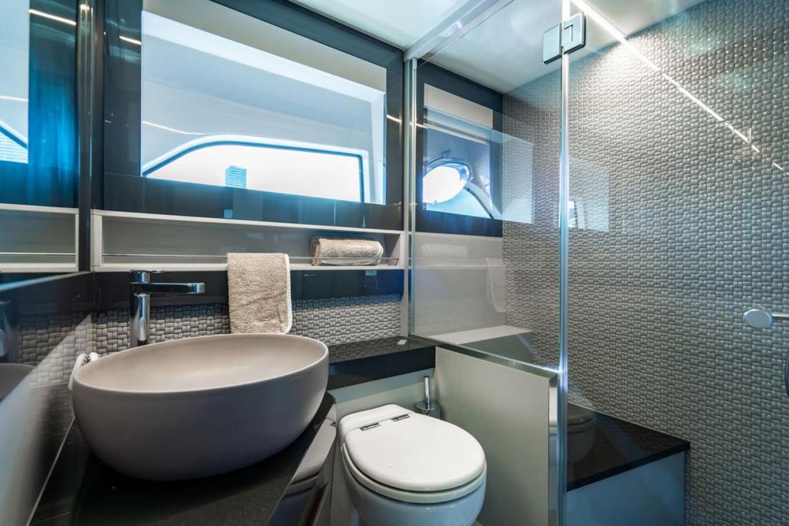 2018 Pershing 5x photo 46