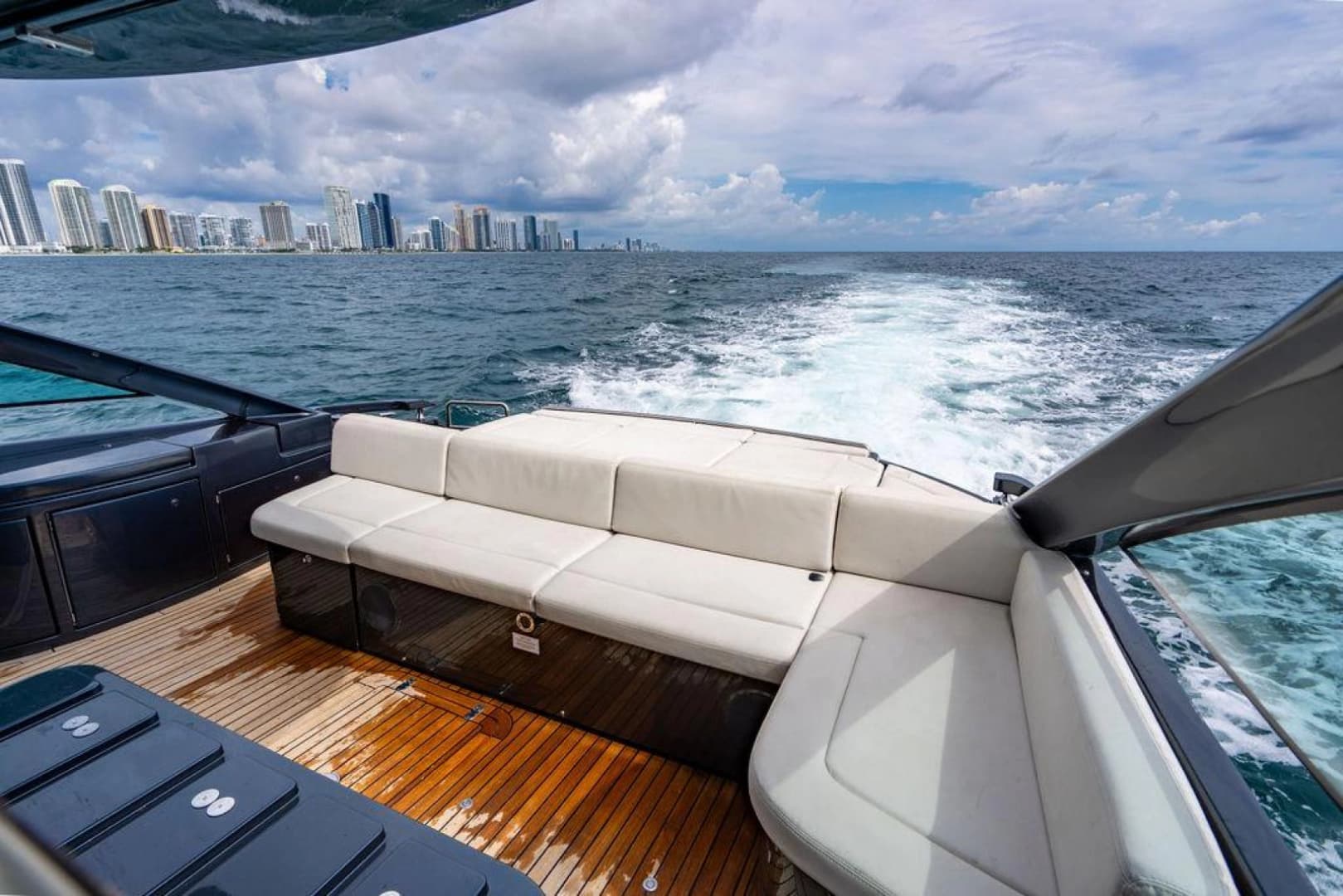 2018 Pershing 5x photo 7