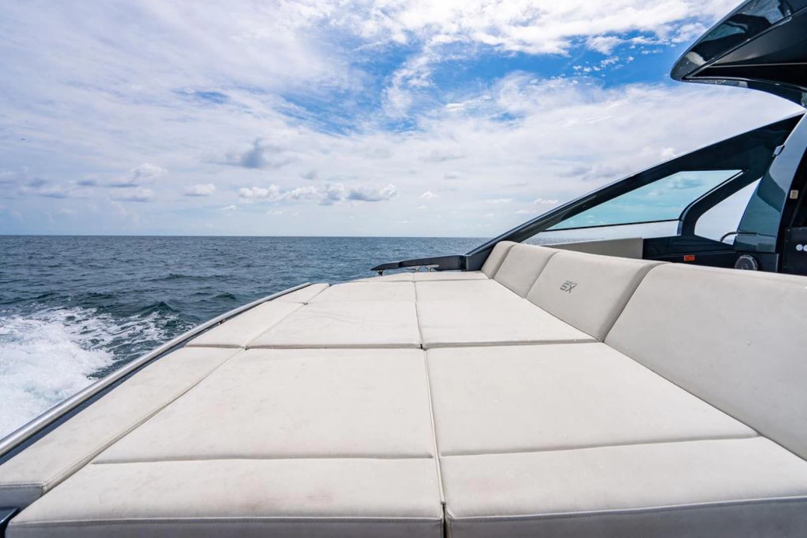 2018 Pershing 5x photo 6