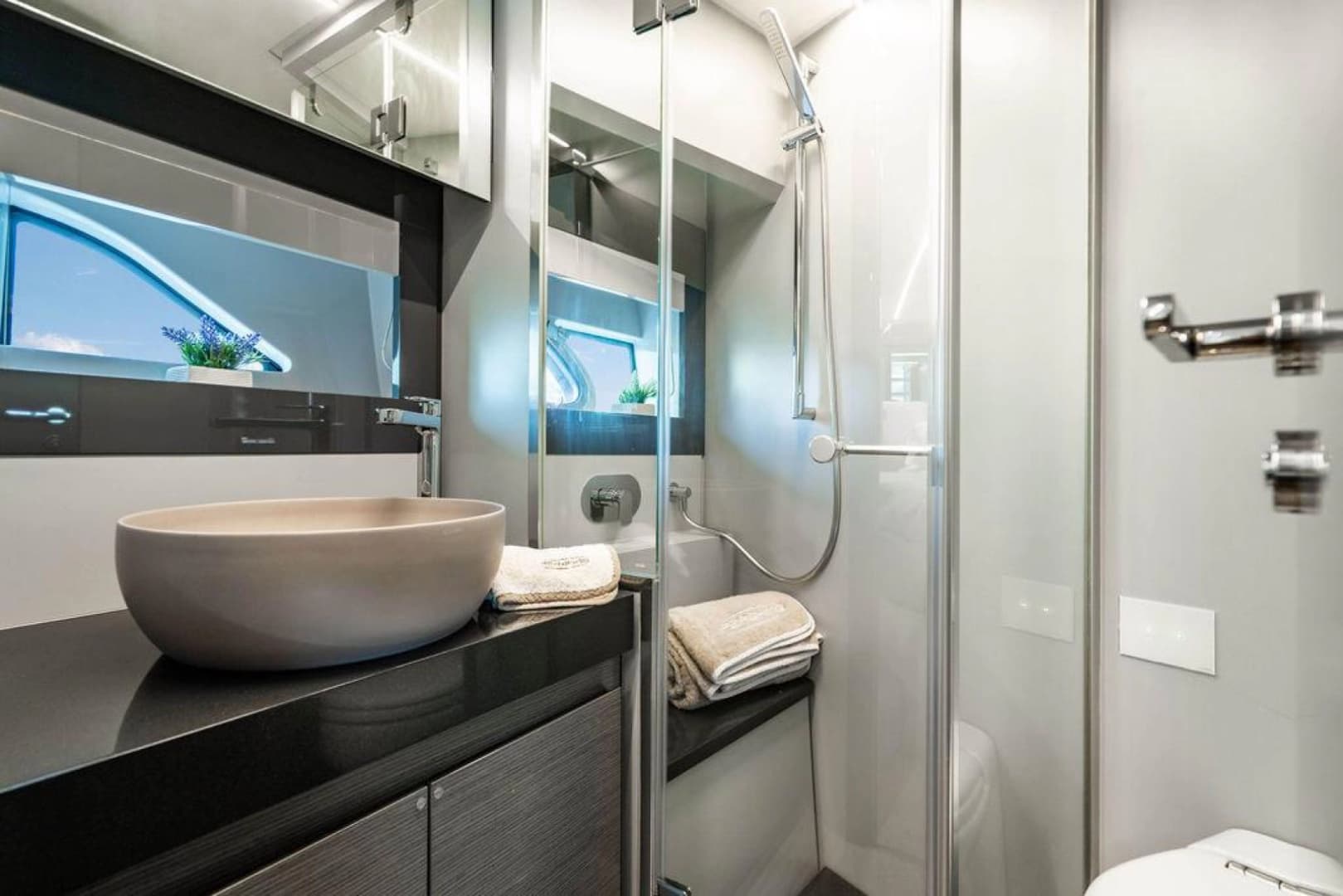2018 Pershing 5x photo 40